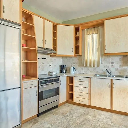 Avesta - 200m From The Beach, By Zantewize